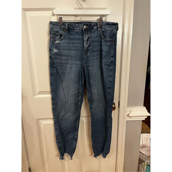 American Eagle Outfitters Denim - American Eagle Distressed Mom Jeans sz 16 Long Tall Inseam 32” EUC
